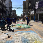 Limpeza dos tapetes de Corpus Christi