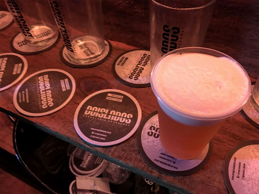 Cervejaria artesanal Dois Lados. Prata da casa presente de qualidade presente nos festivais da cidade.