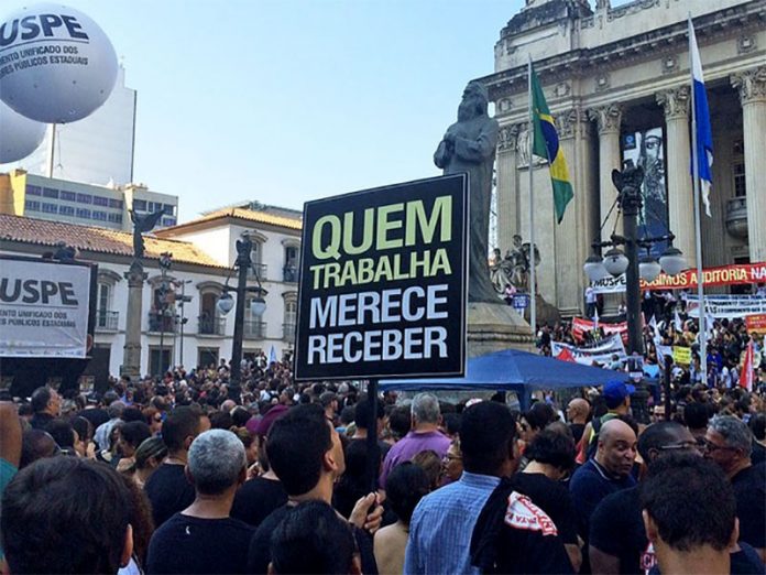 Servidores em protesto contra o governo Pezão (2015–2018)