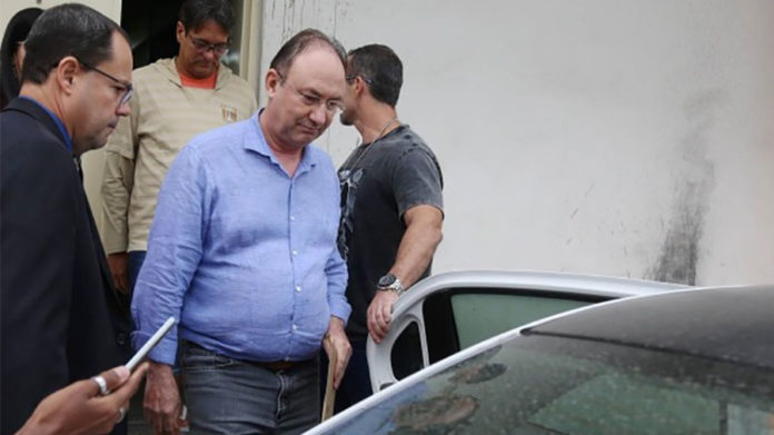 O ex-prefeito de São Gonçalo Neilton Mulim é transferido para o presídio de Benfica Foto: Fabiano Rocha / Agência O Globo