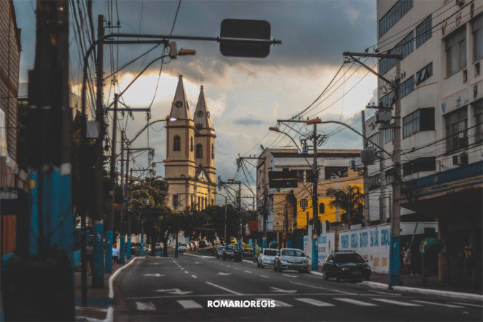 Centro de São Gonçalo com a Igreja Matriz ao fundo