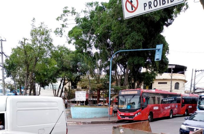 Abandono na Praça da Venda da Cruz