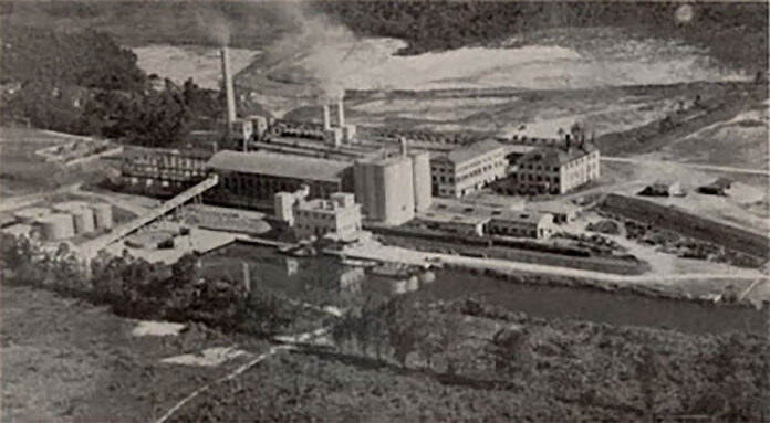 Cimentos Mauá, nesta foto de 1952, com um depósito situado em Guaxindiba, São Gonçalo,